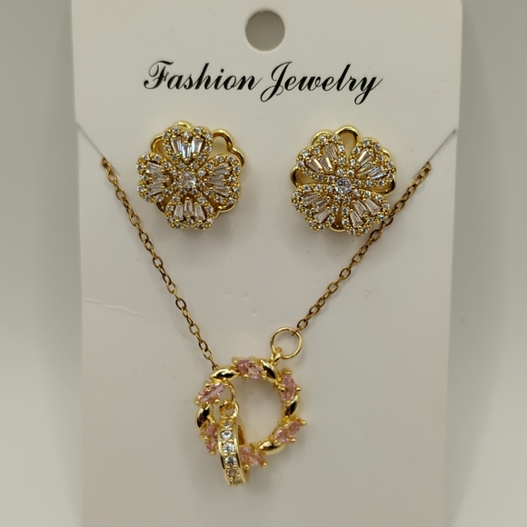 Fashion Jewelry Jewelry - Gold and Pink Necklace With Clover Spinning Earrings